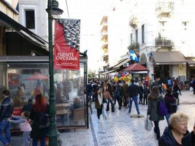 Πάτρα: Ζωηρή κίνηση, ουρές στα ταμεία μέ...