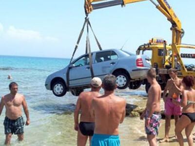 Ζάκυνθος: Αυτοκίνητο παραλίγο να παρασύρ...