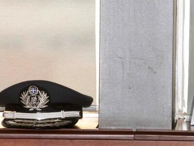 Απίστευτο! Πέντε χρόνια έκανε τον αστυνο...