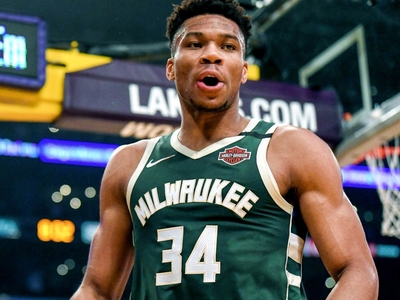 Νέο σόου Αντετοκούνμπο, αλλά ήττα για το...