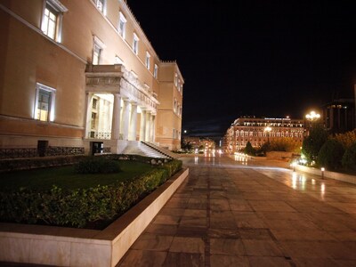 Πέρασε από την κοινοβουλευτική επιτροπή ...