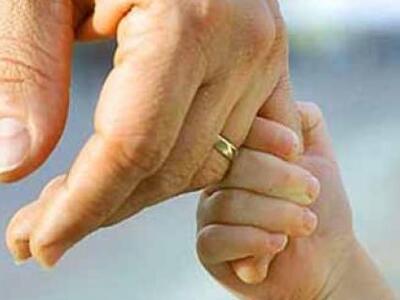 Η κόρη αναζητά τη μητέρα στην Πάτρα! Συγ...