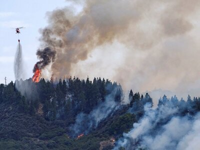 Ισπανία: Πυρκαγιά κατακαίει φυσικό πάρκο...