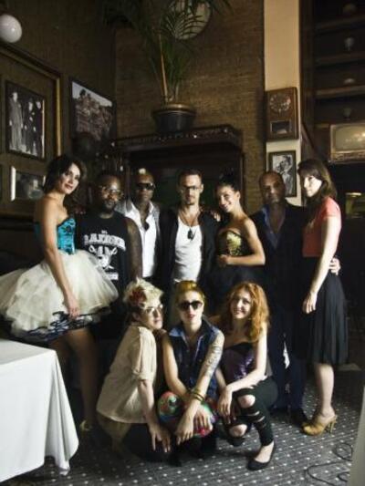 Οι συμμετέχοντες της φωτογράφισης