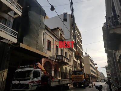 Πάτρα: Γερανός σήκωσε μπούμα στα 40 μέτρ...