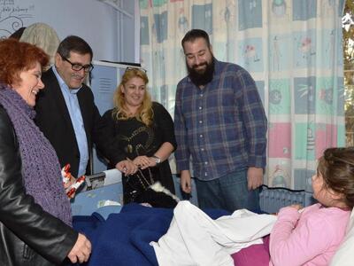 Πάτρα: Ευχές και δώρα από τον δήμαρχο Κ....