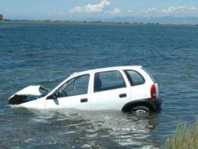 Αιτωλοακαρνανία: «Βουτιά» Ι.Χ. στη θάλασ...