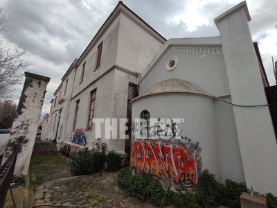 Πάτρα: Το εκκλησάκι με το γκράφιτι - ΦΩΤΟ