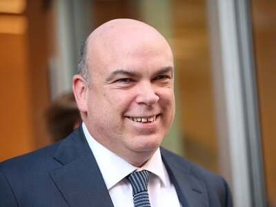  Ο Βρετανός μεγιστάνας Mike Lynch μεταξύ...