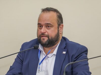 Βασίλης Αϊβαλής: «Τα παράδοξα των δηλώσε...