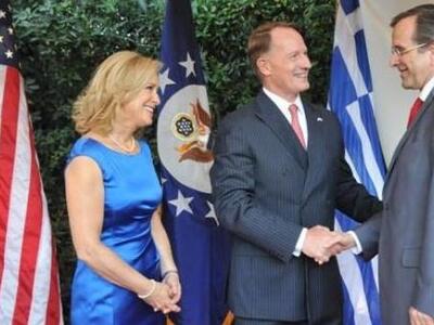 Ο πρέσβης τους ... κακομαθαίνει με cupca...