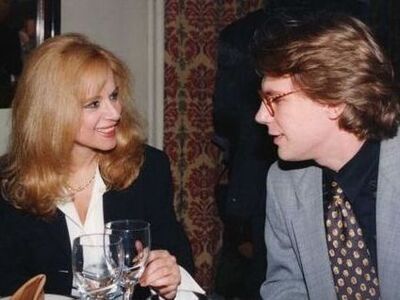 Η Αλίκη Βουγιουκλάκη με τον τελευταίο σύ...