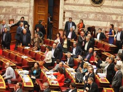 Ψηφίστηκε από τις επιτροπές το πολυνομοσ...