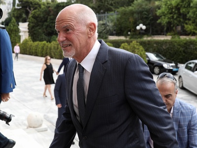 Με πολιτικό όρκο ορκίστηκε στη Βουλή ο Γ...