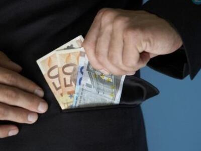 Το ξέφραγο αμπέλι: 5.000 υπάλληλοι με μι...