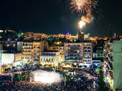 Μαγική η πλατεία Γεωργίου τη βραδιά της ...