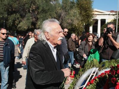 Στεφάνι στο Πολυτεχνείο κατέθεσαν Μανώλη...