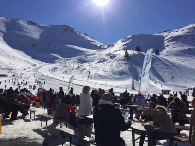 Κοσμοπλημμύρα στα Καλάβρυτα για λευκά Χρ...