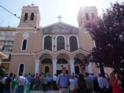 Πάτρα: Πλήθος κόσμου στην κηδεία της μητ...