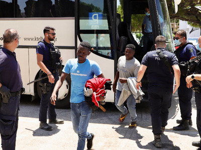 Μεταφέρονται στο Λαύριο οι 520 διασωθέντ...