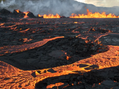 Ισλανδία: «Ποτάμια» λάβας και πυκνοί καπ...