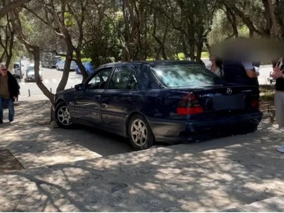 Διονυσίου Αρεοπαγίτου: Αυτοκίνητο καβάλη...