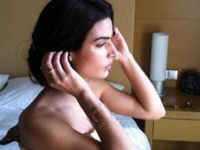 Σωτηροπούλου: Φωτογραφίζεται σε δωμάτιο ...