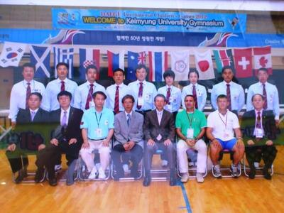 Ο Κώστας Αντωνακόπουλος μαζί με την Επιτ...