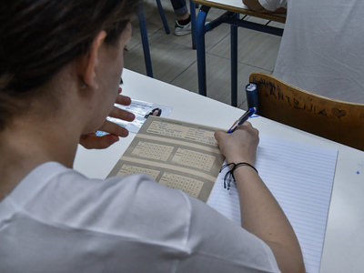 Πρεμιέρα πανελληνίων τη Δευτέρα- Πάνω απ...