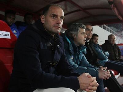 Ποδόσφαιρο: Παρελθόν από τον πάγκο του Α...