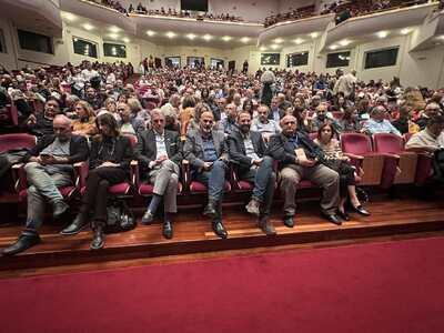 Welcome to UP 2025: Κατάμεστο το Συνεδρι...