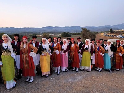 To Χορευτικό Τμήμα του Δήμου Πατρέων στι...