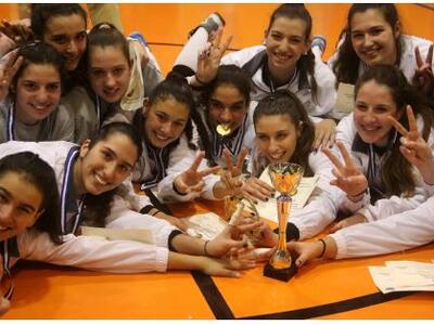 Τιμητικές βραβεύσεις για τα κορίτσια βόλ...