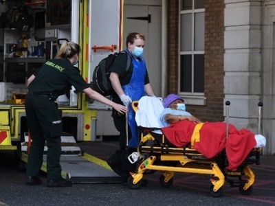 Κορωνοϊός: Ξεπέρασαν τους 800.000 οι θάν...