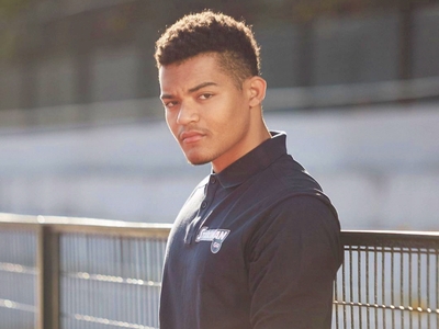 Αντιρατσιστική ανάρτηση του Εμμανουήλ Κα...