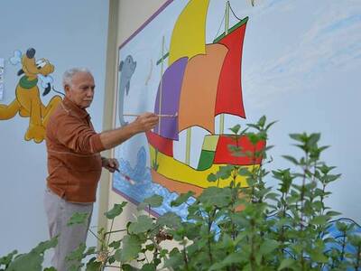 Πάτρα: Ο γλυκός παππούς που ζωγραφίζει σ...