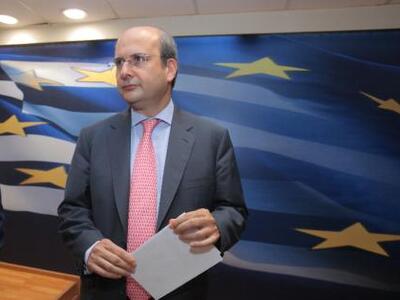 Ο Χατζηδάκης παρακαλά τους τραπεζίτες