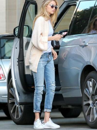 Η Τζίτζι Χαντίντ με φαρδιά ζακέτα, boyfr...