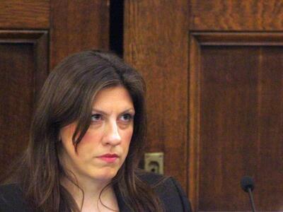 Οι συμβολαιογράφοι καταγγέλλουν τη Ζωή Κ...