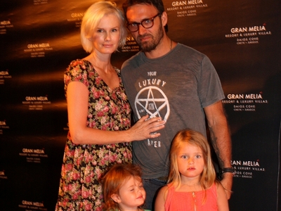 Kylie Bax, Σπύρος Πώρος, με τις κόρες το...