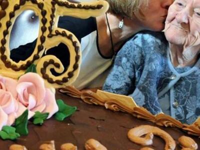 Η γυναίκα που πέθανε 122 χρονών - Τι λέν...