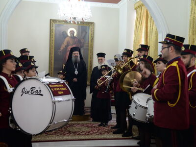 Πάτρα: Είπαν τα κάλαντα στον Μητροπολίτη...