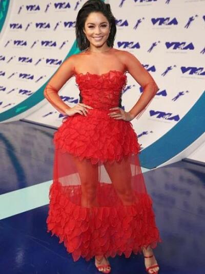 Βανέσα Χάντσεντς με Yanina Couture 