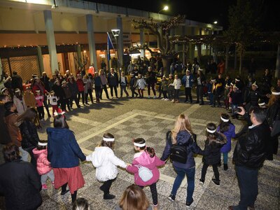 Πάτρα: Χριστουγεννιάτικη διάθεση στις ερ...