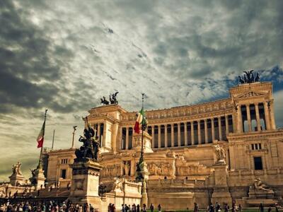Ιταλία: Η Ρώμη απειλείται με διακοπή στη...