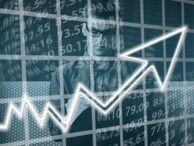 Παρά τις παλινωδίες Τραμπ ο Dow Jones τρ...