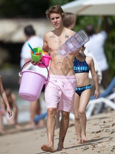 Ο ΤΖΑΣΤΙΝ ΜΠΙΜΠΕΡ ΣΤΑ ΜΠΑΡΜΠΕΙΝΤΟΣ