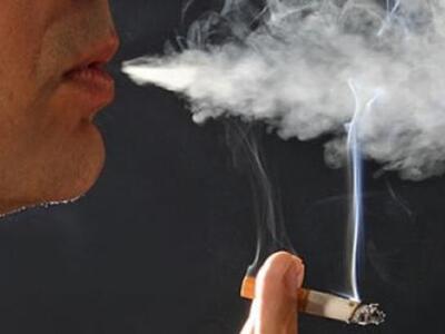 Τι συμβαίνει σε όσους καπνίζουν ένα τελε...