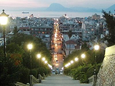 Έκαναν …ρεβεγιόν το μεσημέρι στα καφέ χθ...