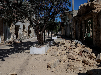 Κρήτη: Άνοιξαν τάφοι από το σεισμό στο Α...